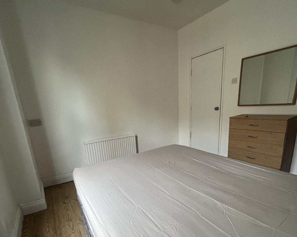 Finchley Road, London, NW11 8DL