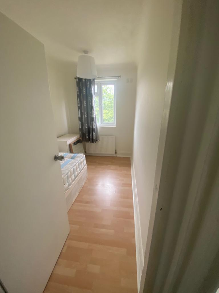 Longberrys, Cricklewood Lane, London, NW2 2TG